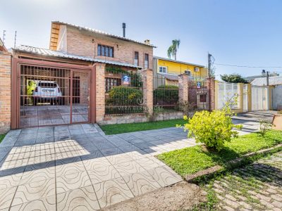 Casa à venda com 4 dormitórios, 268m² e 3 vagas no bairro Ipanema, Zona Sul de Porto Alegre