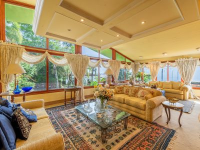 Casa em Condomínio à venda com 4 dormitórios, 402m² e 4 vagas no bairro Santa Tereza, Zona Sul de Porto Alegre