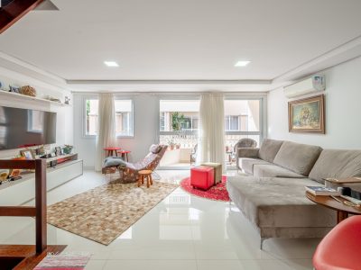 Casa em Condomínio à venda com 3 dormitórios, 220m² e 2 vagas no bairro Pedra Redonda, Zona Sul de Porto Alegre