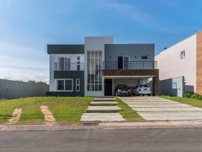 Casa em Condomínio à venda com 4 dormitórios, 382m² e 4 vagas no bairro Terra Ville, Zona Sul de Porto Alegre