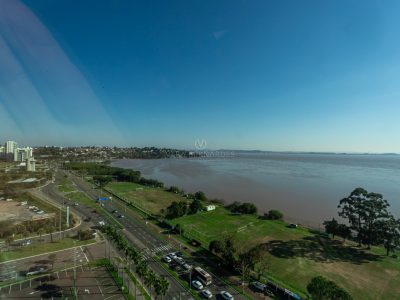 Studio à venda com 1 dormitório, 43m² e 1 vaga no bairro Cristal, Zona Sul de Porto Alegre