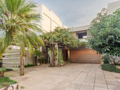 Casa à venda com 4 dormitórios, 360m² e 4 vagas no bairro Cristal, Zona Sul de Porto Alegre