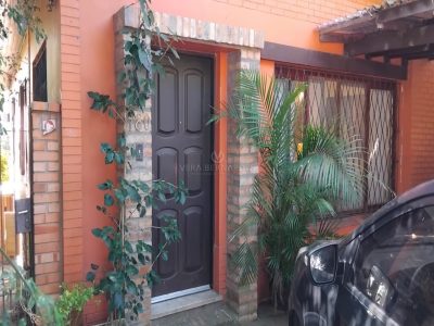 Casa Térrea à venda com 3 dormitórios, 200m² e 2 vagas no bairro Tristeza, Zona Sul de Porto Alegre