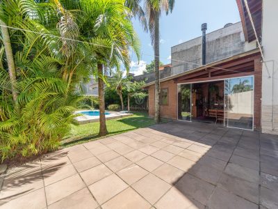Casa à venda com 3 dormitórios, 179m² e 4 vagas no bairro Tristeza, Zona Sul de Porto Alegre