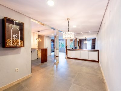 Casa à venda com 3 dormitórios, 138m² e 2 vagas no bairro Vila Nova, Zona Sul de Porto Alegre