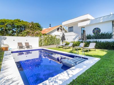 Casa à venda com 3 dormitórios, 300m² e 6 vagas no bairro Jardim Isabel, Zona Sul de Porto Alegre
