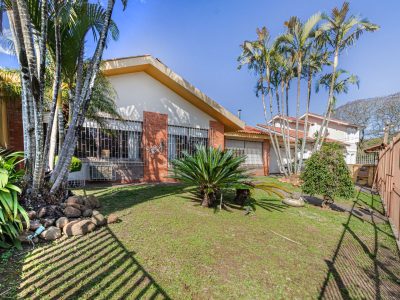 Casa à venda com 3 dormitórios, 246m² e 4 vagas no bairro Jardim Isabel, Zona Sul de Porto Alegre