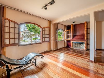 Casa à venda com 3 dormitórios, 176m² e 4 vagas no bairro Ipanema, Zona Sul de Porto Alegre