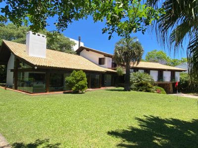 Casa em Condomínio à venda com 4 dormitórios, 650m² e 6 vagas no bairro Jardim do Sol, Zona Sul de Porto Alegre