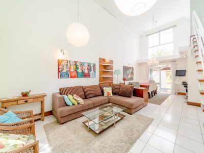 Casa à venda com 3 dormitórios, 218m² e 2 vagas no bairro Espírito Santo, Zona Sul de Porto Alegre