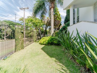 Casa à venda com 3 dormitórios, 218m² e 2 vagas no bairro Espírito Santo, Zona Sul de Porto Alegre