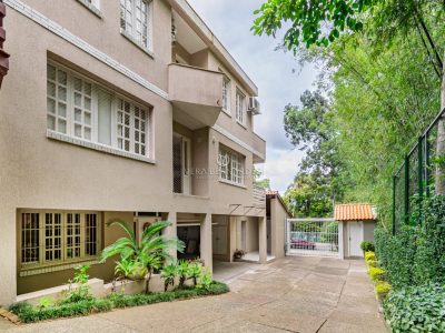 Casa em Condomínio à venda com 3 dormitórios, 330m² e 2 vagas no bairro Pedra Redonda, Zona Sul de Porto Alegre