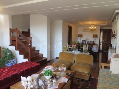 Casa em Condomínio à venda com 3 dormitórios, 251m² e 3 vagas no bairro Vila Assunção, Zona Sul de Porto Alegre