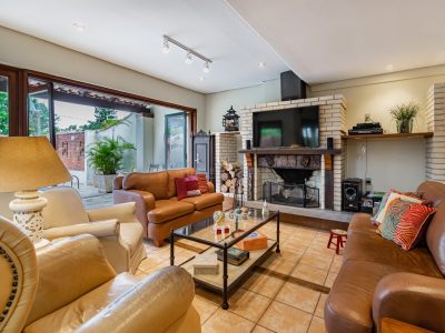 Casa à venda com 3 dormitórios, 280m² e 2 vagas no bairro Jardim Isabel, Zona Sul de Porto Alegre