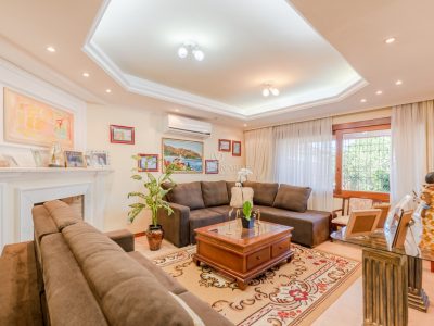 Casa à venda com 3 dormitórios, 300m² e 3 vagas no bairro Ipanema, Zona Sul de Porto Alegre