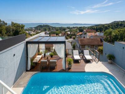 Casa à venda com 4 dormitórios, 550m² e 4 vagas no bairro Jardim Isabel, Zona Sul de Porto Alegre