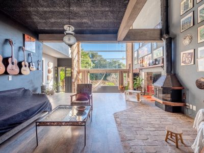 Casa à venda com 3 dormitórios, 312m² e 3 vagas no bairro Vila Nova, Zona Sul de Porto Alegre