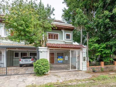 Casa à venda com 3 dormitórios, 158m² e 2 vagas no bairro Tristeza, Zona Sul de Porto Alegre