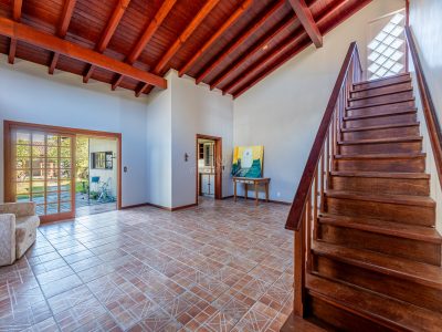 Casa à venda com 3 dormitórios, 130m² e 2 vagas no bairro Tristeza, Zona Sul de Porto Alegre