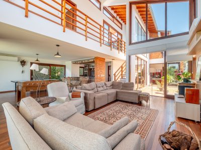 Casa em Condomínio à venda com 3 dormitórios, 336m² e 2 vagas no bairro Terra Ville, Zona Sul de Porto Alegre