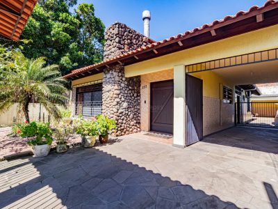 Casa Térrea à venda com 3 dormitórios, 195m² e 3 vagas no bairro Ipanema, Zona Sul de Porto Alegre
