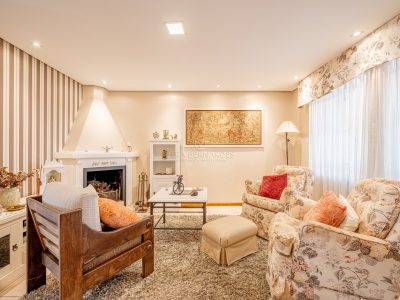 Casa à venda com 3 dormitórios, 248m² e 4 vagas no bairro Ipanema, Zona Sul de Porto Alegre