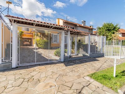 Casa à venda com 4 dormitórios, 285m² e 2 vagas no bairro Ipanema, Zona Sul de Porto Alegre