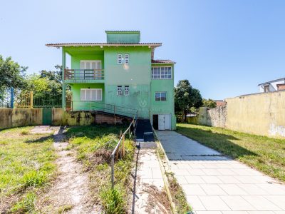 Casa à venda com 4 dormitórios, 307m² e 4 vagas no bairro Camaquã, Zona Sul de Porto Alegre