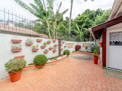 Casa à venda com 3 dormitórios, 257m² e 2 vagas no bairro Ipanema, Zona Sul de Porto Alegre