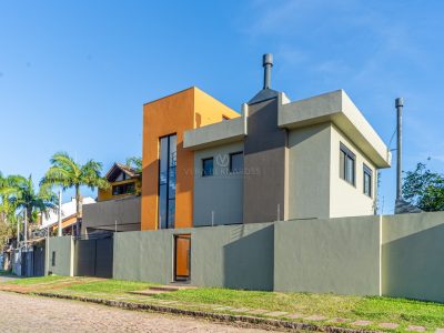 Casa à venda com 3 dormitórios, 196m² e 2 vagas no bairro Ipanema, Zona Sul de Porto Alegre