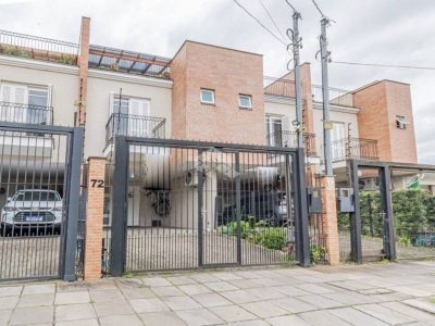 Casa à venda com 3 dormitórios, 179m² e 2 vagas no bairro Ipanema, Zona Sul de Porto Alegre
