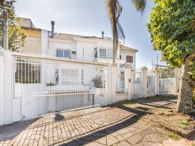 Casa à venda com 4 dormitórios, 445m² e 2 vagas no bairro Imperial Park, Zona Sul de Porto Alegre
