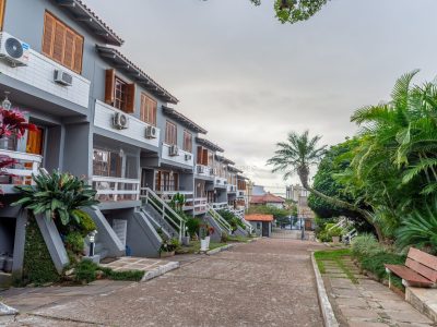 Casa em Condomínio à venda com 3 dormitórios, 185m² e 3 vagas no bairro Tristeza, Zona Sul de Porto Alegre