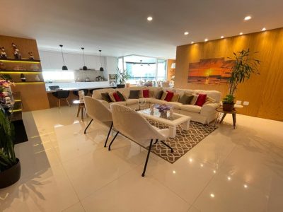 Apartamento à venda com 4 dormitórios, 218m² e 3 vagas no bairro Meia Praia em Itapema