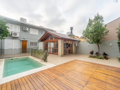 Casa à venda com 4 dormitórios, 260m² e 3 vagas no bairro Ipanema, Zona Sul de Porto Alegre