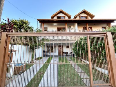 Casa à venda com 3 dormitórios, 185m² e 4 vagas no bairro Ipanema em Porto Alegre