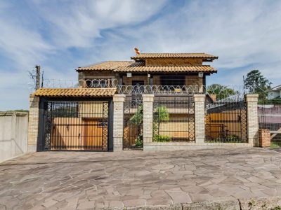 Casa à venda com 3 dormitórios, 489m² e 2 vagas no bairro Cristal em Porto Alegre