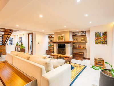 Casa em Condomínio à venda com 4 dormitórios, 280m² e 4 vagas no bairro Terra Ville, Zona Sul de Porto Alegre