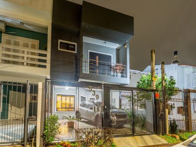 Casa à venda com 3 dormitórios, 150m² e 1 vaga no bairro Hípica, Zona Sul de Porto Alegre
