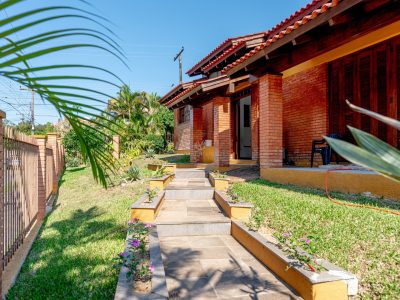 Casa à venda com 3 dormitórios, 302m² e 2 vagas no bairro Espírito Santo, Zona Sul de Porto Alegre