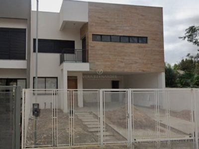 Casa à venda com 3 dormitórios, 165m² e 2 vagas no bairro Ipanema, Zona Sul de Porto Alegre