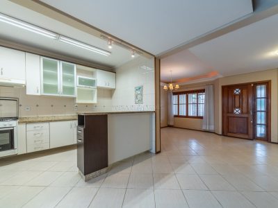 Casa à venda com 3 dormitórios, 171m² e 2 vagas no bairro Ipanema, Zona Sul de Porto Alegre