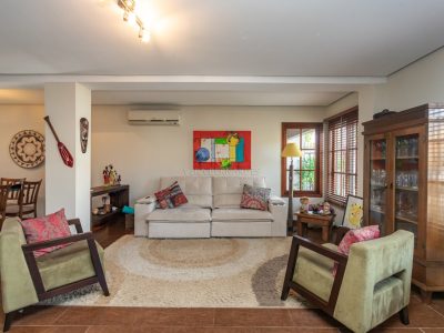 Casa à venda com 2 dormitórios, 186m² e 2 vagas no bairro Aberta dos Morros, Zona Sul de Porto Alegre