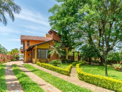 Casa à venda com 4 dormitórios, 300m² e 10 vagas no bairro Hípica, Zona Sul de Porto Alegre