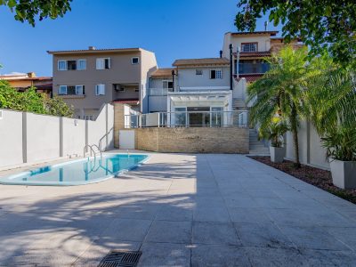 Casa à venda com 4 dormitórios, 285m² e 4 vagas no bairro Imperial Park, Zona Sul de Porto Alegre