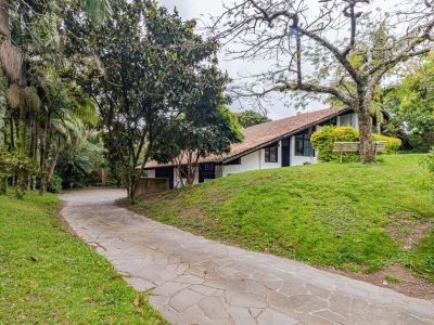 Casa à venda com 4 dormitórios, 523m² e 2 vagas no bairro Vila Conceição, Zona Sul de Porto Alegre