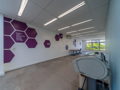 Prédio Comercial à venda com 600m² e 8 vagas no bairro Tristeza, Zona Sul de Porto Alegre