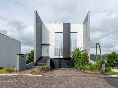 Casa em Condomínio à venda com 1 dormitório, 270m² e 4 vagas no bairro Altos do Santa Rita, Zona Sul de Porto Alegre