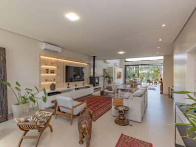Casa em Condomínio à venda com 3 dormitórios, 370m² e 2 vagas no bairro Terra Ville, Zona Sul de Porto Alegre