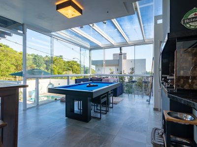 Casa em Condomínio à venda com 3 dormitórios, 300m² e 2 vagas no bairro Lagos de Nova Ipanema, Zona Sul de Porto Alegre